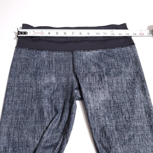 Lululemon Run Inspire Crop II Size 6 Burlap Texture Black Dune Gray Luxtreme - Picture 10 of 12